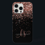 Monograma Elegante Glitter Dourado Glam Rosa<br><div class="desc">Capas de iphone de Monograma Elegante com Glitter Dourada Glitter. Personalize facilmente esta design de capa de telefone de chic com elegante brilho brilhante rosa de ouro em fundo preto. O design apresenta seu monograma manuscrito com toalhetes bonito e nome.</div>