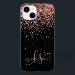 Monograma Elegante Glitter Dourado Glam Rosa<br><div class="desc">Capas de iphone de Monograma Elegante com Glitter Dourada Glitter. Personalize facilmente esta design de capa de telefone de chic com elegante brilho brilhante rosa de ouro em fundo preto. O design apresenta seu monograma manuscrito com toalhetes bonito e nome.</div>