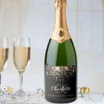 monograma festa de solteira preto-dourado<br><div class="desc">Para uma festa elegante de Batchelorette. Um fundo preto chic com manchas brilhantes douradas falsas. Personalize e adicione um nome e iniciais de monograma. O nome é escrito em uma cor de ouro com um script de estilo moderno,  escrito à mão. Letras brancas e ouros.</div>