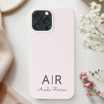 Monograma Minimalista Nome e Nome Inicial Pastel R<br><div class="desc">Proteja o seu iPhone 13 Pro Max em estilo com o nosso Monograma Personalizado Pink. Apresentando um design cor-de-rosa chic pastel com seu nome e inicial personalizados, esta capa de telefone elegante adiciona um toque pessoal ao seu dispositivo e, ao mesmo tempo, fornece proteção confiável. Produzido com materiais de alta...</div>