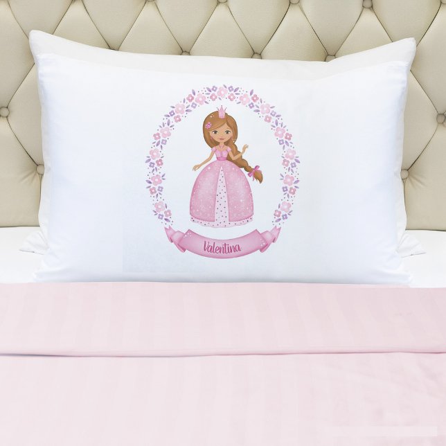 Monograma Moça Rosa Princesa Pillowcase (A cute girls pink princess pillowcase. Personalize it with your girls name. So cute for her bed.)