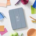 Monograma Moderno Minimalista Dusty Blue Elegante<br><div class="desc">Apresentando nossa Coleção Elegante de Monograma Moderno Minimalista e Dusty: Eleve seu estilo com sofisticação e charme de eterno subestimados. Nossa coleção apresenta designs minimalistas em uma matiz azul suja, aperfeiçoada com monogramas elegantes adaptados ao seu gosto pessoal. De papelaria refinada a acessórios versáteis, cada peça da nossa coleção é...</div>
