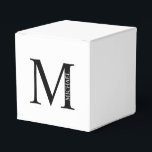 Monograma Personalizado e Caixa de Favor do Nome<br><div class="desc">O Design de Monograma e Nome Personalizado apresenta um monograma e um nome personalizados no estilo de fonte de serif clássico. Perfeito para casamento,  feriado,  reunião familiar e para quaisquer ocasiões especiais.</div>