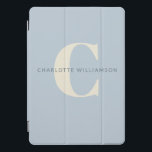 Monograma personalizado simples e nome em azul<br><div class="desc">Monograma e nome personalizados simples no caso do iPad azul empoeirado</div>