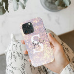 Monograma rosa com brilho personalizado<br><div class="desc">Mostre a sua personalidade com este caso de goma e iPhone 13 Pro, personalizado, com um fundo cintilante rosa brilhante, monograma branco ousado e nome cursivo elegante. Projetado para mulheres e meninas na moda que querem uma capa de telefone que se sinta tão única quanto ela! Esta capa de telefone...</div>