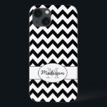 Monograma Simples de Chevron Preto e Branco<br><div class="desc">Capas de iphone Simples de Monograma de Chevron Preto e Branco. Padrão de zag retrô preto de tendência com fundo e texto personalizáveis - seu nome e inicial!</div>