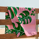 Monstera legal deixa uma toalha de praia personali<br><div class="desc">Monstera com monogramas divertidos deixa o padrão design.</div>
