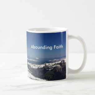 Montanha de abundância da caneca da fé