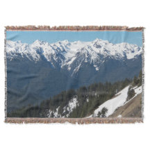 Montanhas de Olimpiadas cobertas por neve