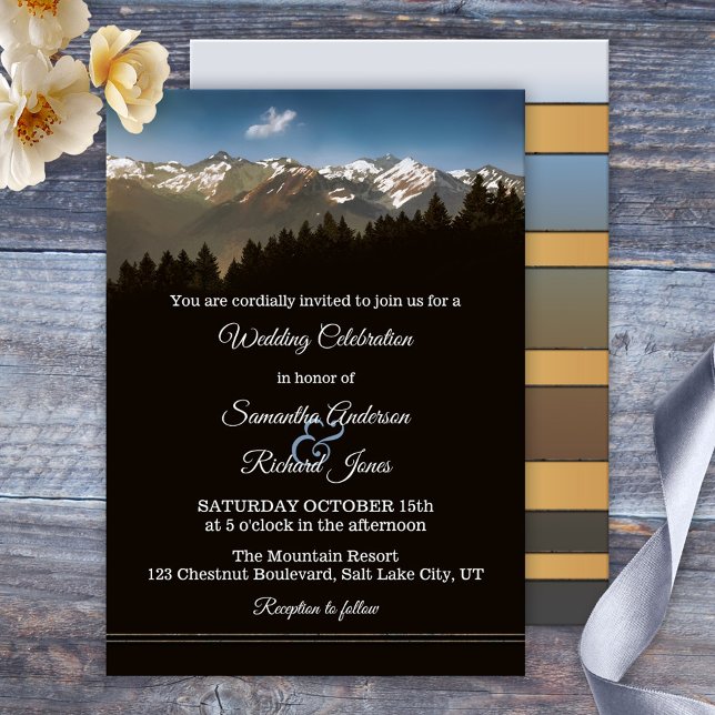 Montanhas Pintadas Pinheiros Convite Para Casament (Elegant wedding invitation featuring a painting of pine trees with snow capped mountains)