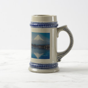 Monte Fuji bonito em Japão, caneca de cerveja