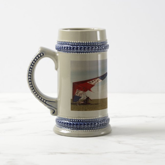 "Mosca vinda comigo" caneca de cerveja (Esquerda)