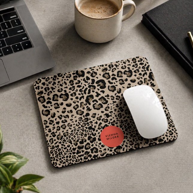 Mouse com Estampa de Leopardo | Mousepads Elegante (A fashionable mousepad that blends bold animal print with a polished personalized touch.)