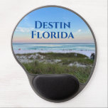 Mouse Pad De Gel Fotografia Bela do Sunset Beach Personalizável<br><div class="desc">Este pitoresco mousepad de praia mostra uma fotografia costeira de Destin Florida com um lindo pôr do sol rosa e laranja tocando suavemente as ondas do oceano acima da areia e do capim do mar. Cartões-postais lindos do seu lugar de férias favorito ou cidade natal.</div>
