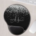 Mouse Pad De Gel Glam Black Silver Glitter Monograma<br><div class="desc">Placa de Mouse Gel Elegante Monograma de Silver Preto Glam. Personalize facilmente esta trendy chic chic mouse pad design com elegante brilho prateado em um fundo preto. O design apresenta seu monograma manuscrito com espirais bonito e seu nome.</div>