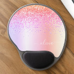 Mouse Pad De Gel Monograma Dourado da Largura Roxa Prosa do Pastel<br><div class="desc">Pastel rosa, púrpura, Dourada Rainbow Faux Foil Metálico Sparkle Glitter Brugado Metal Monograma Nome e Mousepad Inicial (Mouse Pad). Isto faz o doce e perfeito aniversário de 16 anos, casamento, chá de panela, aniversário, chá de fraldas ou festa de solteira presente para alguém que ama luxo de luxo e estilos...</div>