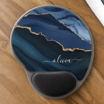 Mouse Pad De Gel Monograma Dourado de Geodo Azul do marinho<br><div class="desc">Monograma de Geodo de Agate de Folha Azul e Ouro de marinho Belo Nome de Script Elegante Mousepad (mouse pad). Isto faz o perfeito doce 16, 13, 15, 16, 18, 21rua, 30, 40, 50, 60, 70, 80, 90, 100 anos, casamento, chá de panela, aniversário, de volta à escola, chá de...</div>