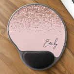 Mouse Pad De Gel Nome da Rapariga Dourada Rosa Rosa Rosa Cor-de-Ros<br><div class="desc">Rosa Dourado - Nome do Monograma da Brilhante Rosa Esmagadora e da Lista de Mouse Inicial (Pad do Mouse). Isto faz o doce e perfeito aniversário de 16 anos, casamento, chá de panela, aniversário, chá de fraldas ou festa de solteira presente para alguém que ama luxo de luxo e estilos...</div>
