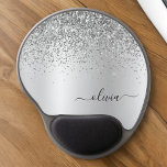 Mouse Pad De Gel Nome do Glam do Monograma do Silver Glitter Metal<br><div class="desc">Folha De Silver Faux Folha Metálica Glitter Esmagada Monograma Nome Mousepad (Pad Do Rato). Isto faz o doce e perfeito aniversário de 16 anos,  casamento,  chá de panela,  aniversário,  chá de fraldas ou festa de solteira presente para alguém que ama luxo de luxo e estilos quíticos.</div>