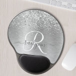 Mouse Pad De Gel Nome do Monograma da Largura Metálica Brugada<br><div class="desc">Personalize facilmente esta trendy pastilha do mouse chic design com brilho bonito prateado em um fundo metálico embebido em prata.</div>