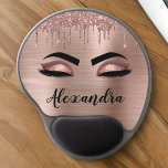 Mouse Pad De Gel Rosa Dourado Glitter Sparkle Eyelashes Monograma<br><div class="desc">Folhas Douradas de folhas de folhas metálicas brilhantes de folhas de alumínio com escovas de metal Nome Monograma e Eyelashes Iniciais (Traços), Extensões de Eyelash e Pentes de Mouse Rosa Escamoteado (Mousepad). O design faz o doce e perfeito aniversário de 16 anos, casamento, chá de panela, aniversário, chá de fraldas...</div>