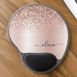 Mouse Pad De Gel Rosa Dourado - Nome do Monograma do Metal com Lant<br><div class="desc">Rosa Dourado - Folha cor-de-rosa esfarelada Metálica esfarelo com brilho esmagado Nome do monograma de metal e Pasta inicial de mouse (Pad do mouse). Isto faz o doce e perfeito aniversário de 16 anos, casamento, chá de panela, aniversário, chá de fraldas ou festa de solteira presente para alguém que ama...</div>