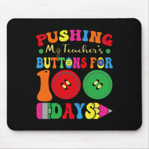 Mousepad 100 dias de escola empurrando os botões do meu pro