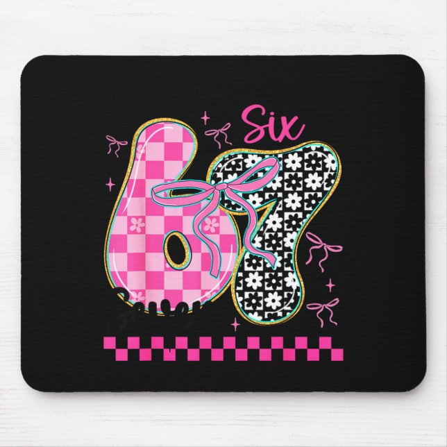 Mousepad 67 Meme Engraçado Cheio de Corações Seis Sete Vale (Frente)