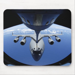 Mousepad A.A. - 17 Globemaster III recebem o combustível