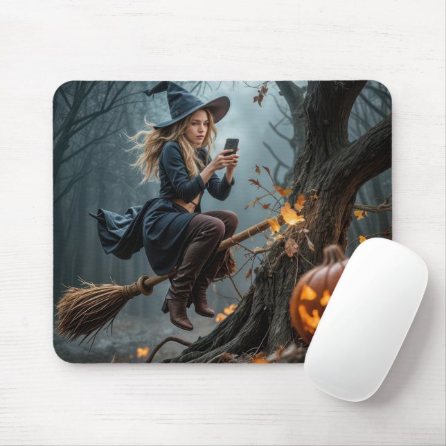 Mousepad A bruxa caindo em uma árvore enquanto escrevia SMS (Com mouse)