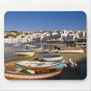 Mousepad A cidade portuária com barcos de pesca coloridos
