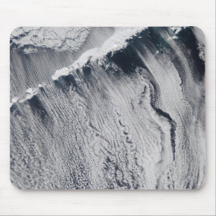 Mousepad A nuvem modela visível sobre a ilha Aleutian