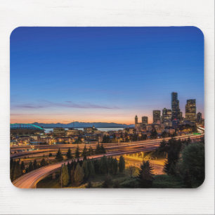 Mousepad A rodovia I-5 e o centro Seattle no crepúsculo