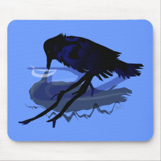 Mousepad Água potável do corvo com sua reflexão