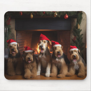 Mousepad Airedale ao lado da Lareira Natal