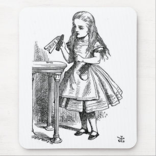 Mousepad Alice com a "bebida mim" garrafa