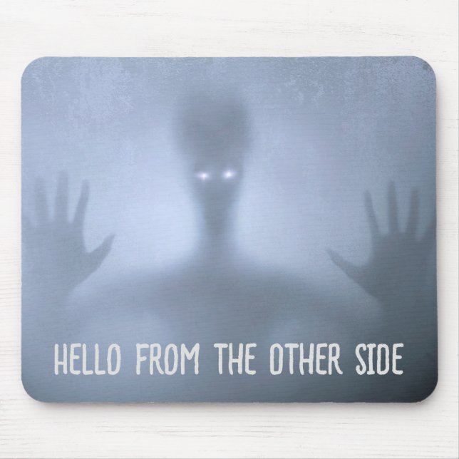Mousepad Alienígena Espírito Spooky Emergindo do Texto Pers (Frente)