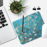 Mousepad Amêndoas de Flores de Amêndoa Vincent van Gogh<br><div class="desc">Um mouse pad com a pintura de arte,  Blossoming Almond Tree (1890),  de Vincent van Gogh. Um Pintor Impressionista Postado. Os brancos florescem em galhos contra um fundo aqua.</div>