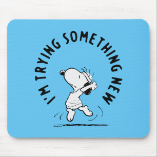 Mousepad Amendoins   Snoopy Tentando Algo Novo