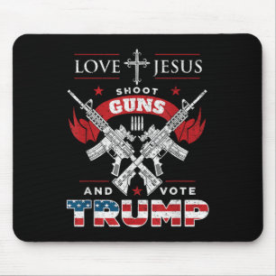 Mousepad Amo Jesus. Atire em Armas. E Vote Trump 2020 Flag
