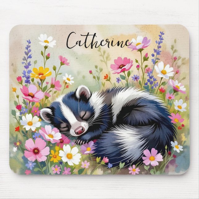 Mousepad An Adorable Skunk Napping in Flowers Personalized (Frente)