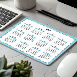 Mousepad Ano de Cheio de 2025 Calendário anual Azul-claro<br><div class="desc">Azul-claro, preto e branco — um painel de mouse de calendário básico mínimo de 12 meses 2025 com um fundo branco limpo, uma borda ondulada verde-esmeralda na moda e sotaques pretos elegantes. Este design oferece uma aparência moderna perfeita para o escritório doméstico, um presente pensativo, mas simples, para um colega...</div>