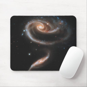Mousepad Arp 273 Interagindo Galáxias Em Andromeda.