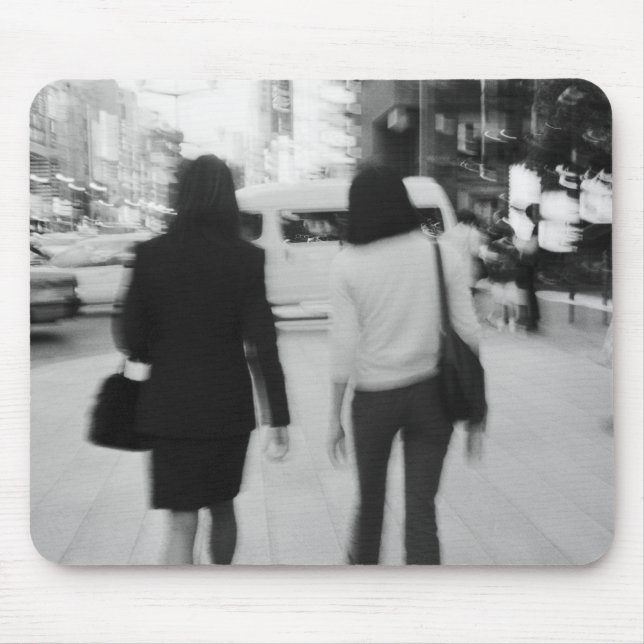 Mousepad Ásia, Japão, Tóquio. Mulheres jovens no Ginza. (Frente)