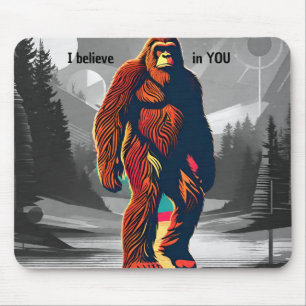 Mousepad Assobiando o Sasquatch Bigfoot Eu Acredito em você