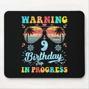 Mousepad Aviso Viagem de Aniversário de 9 anos em Andamento