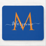 Mousepad Azul e Laranja - Azul - Monograma Personalizado Az<br><div class="desc">Este mousepad apresenta uma fonte elegante monográfica em branco com seu nome sobreposto na tipografia moderna. Quando você digitar o nome, deixe as duas caixas em ambos os lados do seu nome para manter o recurso design. Este travesseiro faz parte da nossa série de monogramas.</div>
