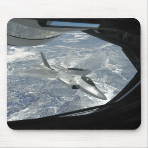 Mousepad Bancos de um raptor F-22 longe de um KC-135