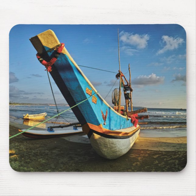 Mousepad Barco de pesca colorido pelo oceano (Frente)