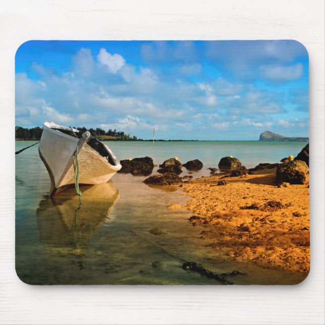 Mousepad Barco de Pesca na Praia Mauriciana com Ilhéu (Frente)